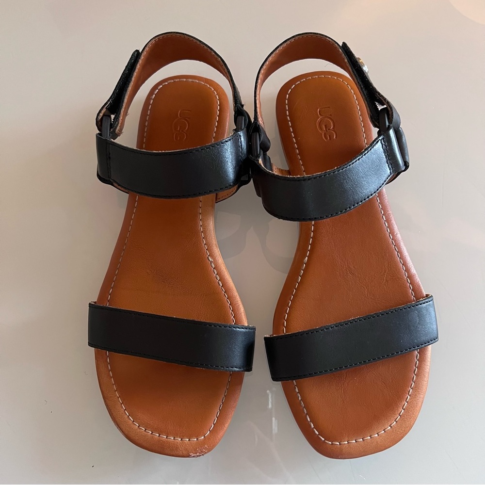 UGG | Black & tan Velcro ankle strap spring summer grandpa style flat sandal - Picture 2 of 16